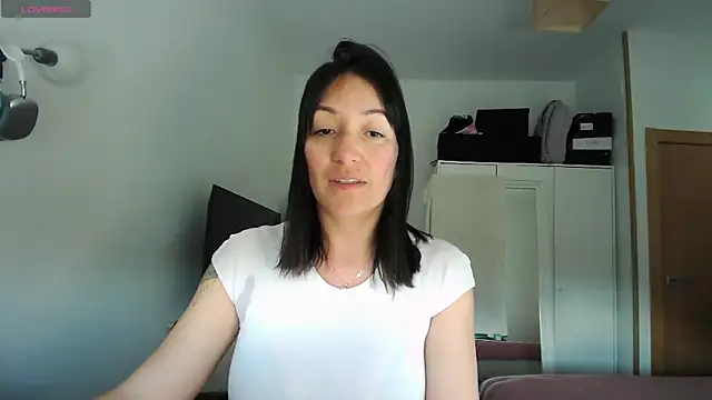 Yulian Milf online show from 19, 4, 2026