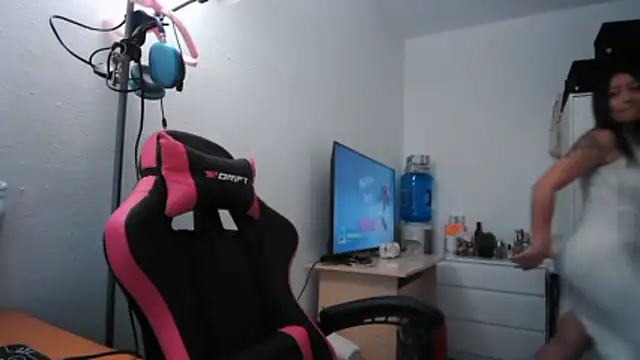 Yulian Milf online show from 11, 3, 2026