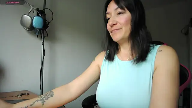 Yulian Milf online show from 12, 4, 2026