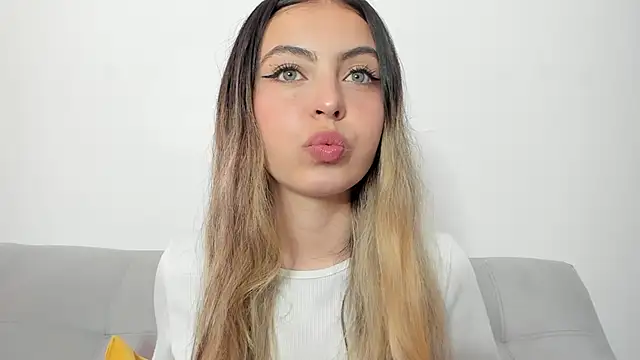Fernanda aaaa online show from 12, 5, 2026