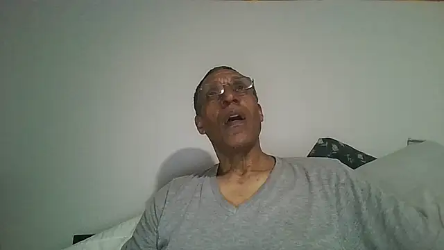 swimmer2496 online show from 15, 4, 2026