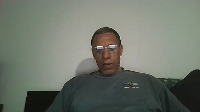 swimmer2496 online show from 10, 4, 2026