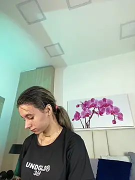 JuliaColemann online show from 28, 5, 2026