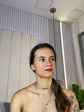 JuliaColemann online show from 25, 4, 2026