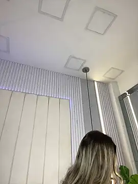 JuliaColemann online show from 18, 4, 2026