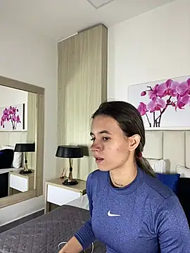 JuliaColemann online show from 8, 7, 2026