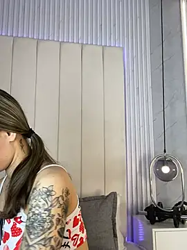 JuliaColemann online show from 6, 3, 2026