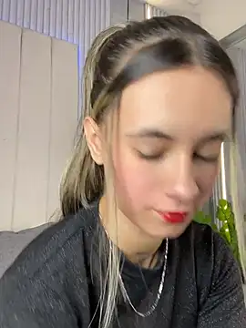 JuliaColemann online show from 14, 4, 2026