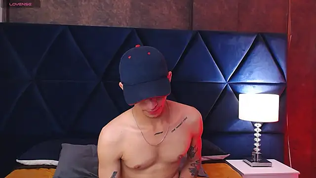 Logan Woods online show from 7, 3, 2026