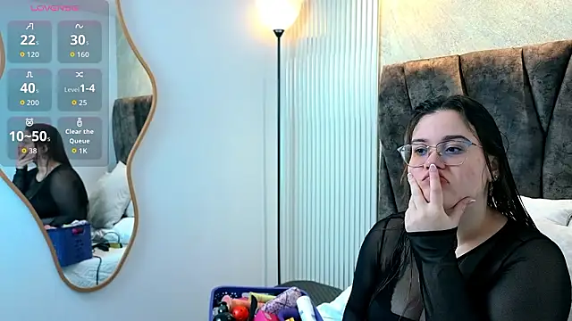 zoe hugeboobs online show from 19, 2, 2026