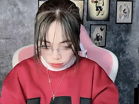 Suki 99 online show from 25, 2, 2026