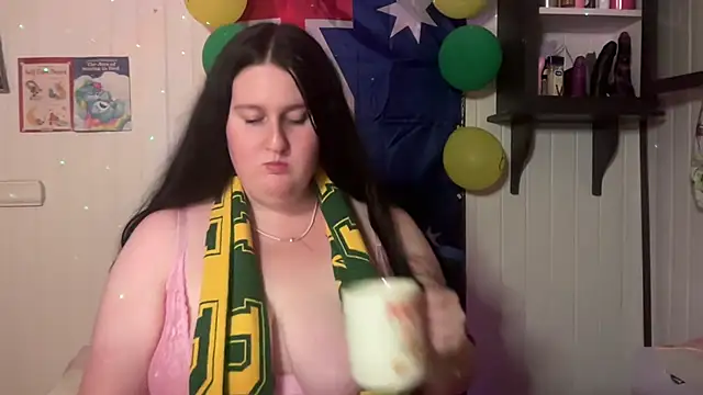 xopeachybaby online show from 13, 7, 2026