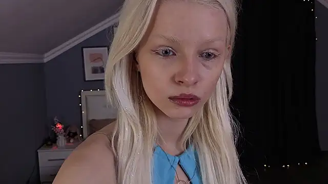 Naomi Demio online show from 4, 3, 2026