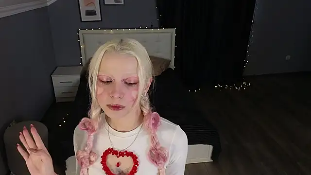 Naomi Demio online show from 14, 2, 2026