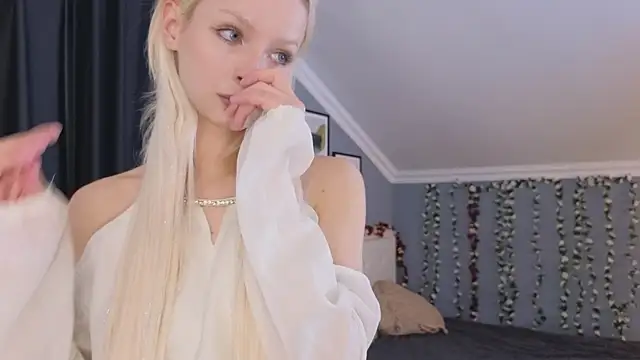 Naomi Demio online show from 25, 4, 2026