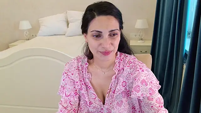 LovelyBeatrice online show from 15, 6, 2026
