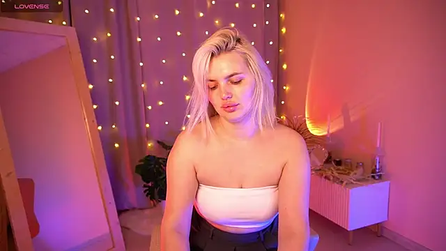 AmeliaWeells online show from 8, 4, 2026