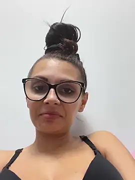 HiddendesireXO01 online show from 3, 3, 2026