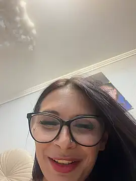 HiddendesireXO01 online show from 27, 6, 2026