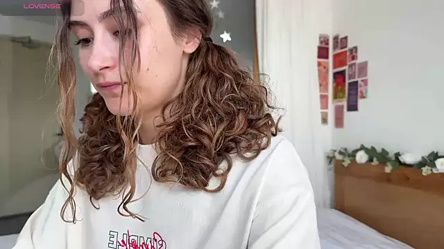 Snapshot of cutiemari chatting on 15, 5, 2026 cutiemari online show from 15, 5, 2026
