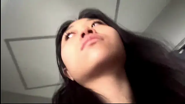 SweetMiaXO online show from 8, 4, 2026