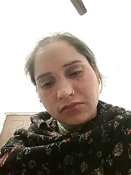 Cute-karisma1234 online show from 3, 2, 2026