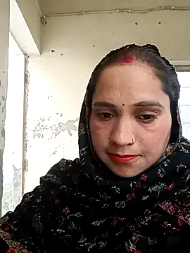 Cute-karisma1234 online show from 5, 2, 2026