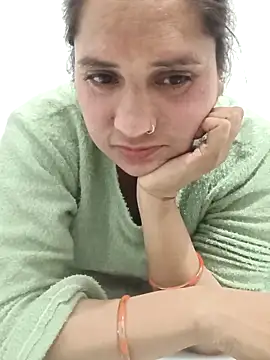 Cute-karisma1234 online show from 5, 2, 2026