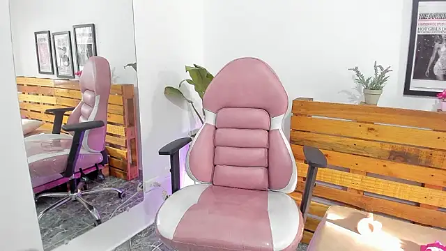 Naughty Vanessa  online show from 4, 2, 2026