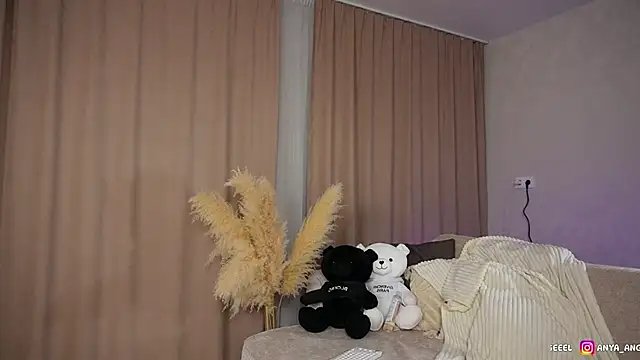 Anya angel online show from 11, 2, 2026