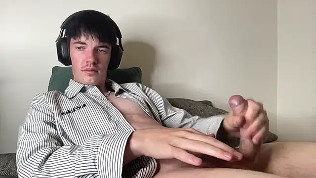 NovaTwinkx online show from 8, 3, 2026