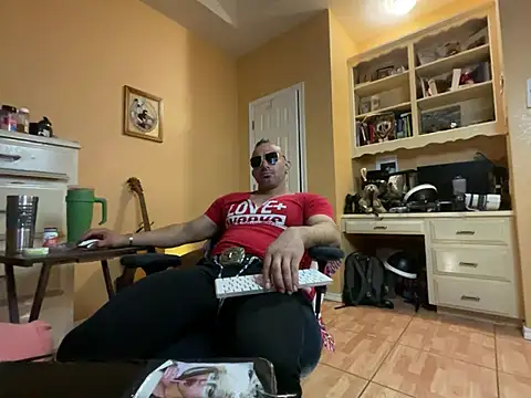 Snapshot of daddydonkey84 chatting on 10, 7, 2026 daddydonkey84 online show from 10, 7, 2026