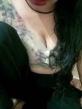 Hot Fiza0 online show from 22, 2, 2026