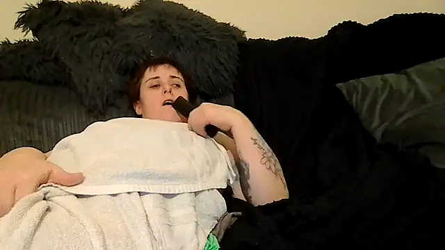 Tiara XOX online show from 1, 2, 2026