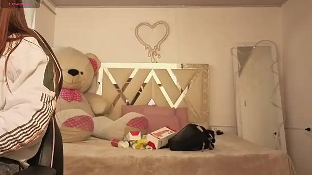 SABRIINA TAY online show from 4, 4, 2026