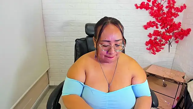 Snapshot of Shara_Oz chatting on 27, 5, 2026 Shara Oz online show from 27, 5, 2026