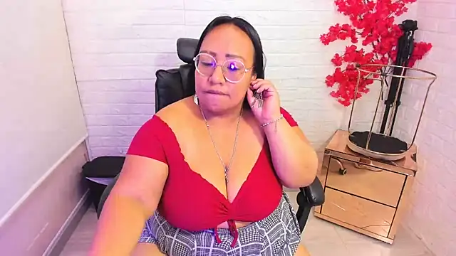 Snapshot of Shara_Oz chatting on 12, 5, 2026 Shara Oz online show from 12, 5, 2026