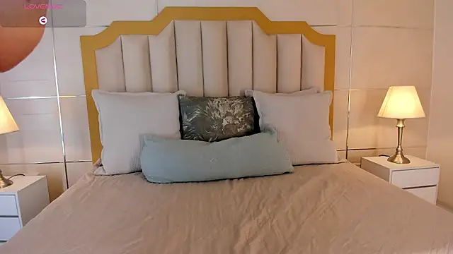 Crystal Rose   online show from 20, 3, 2026