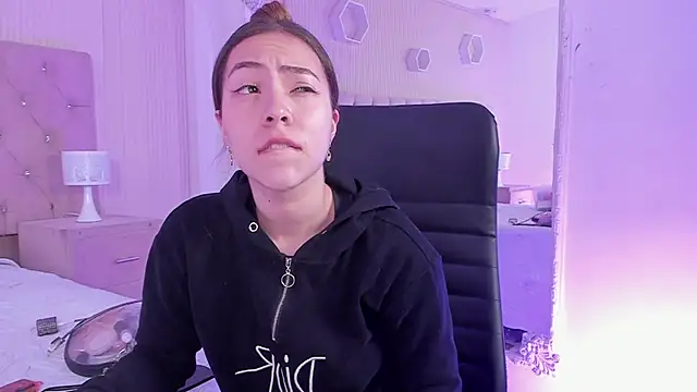 lizzyrossie online show from 6, 2, 2026