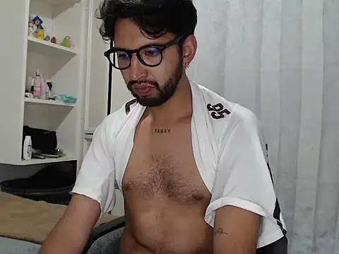 Snapshot of thomass1018 chatting on 14, 4, 2026 thomass1018 online show from 14, 4, 2026