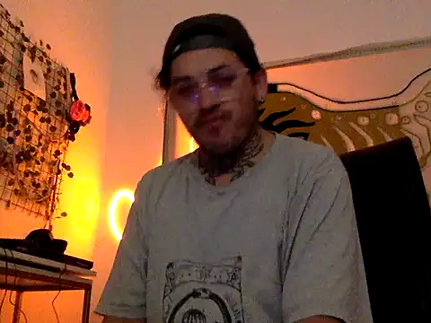 Snapshot of helloandi chatting on 19, 4, 2026 helloandi online show from 19, 4, 2026