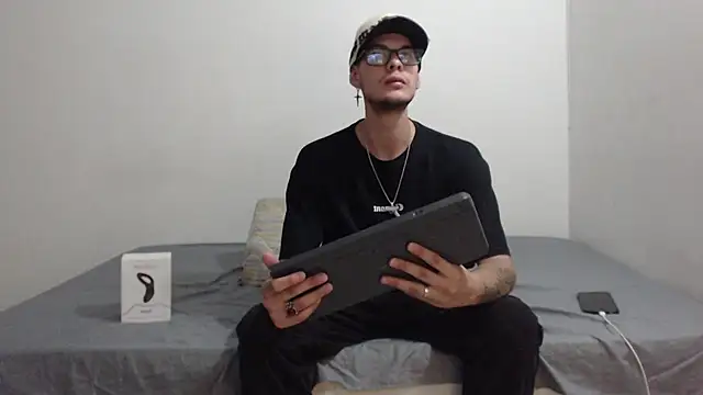 Snapshot of Vlad__night chatting on 23, 5, 2026 Vlad night online show from 23, 5, 2026