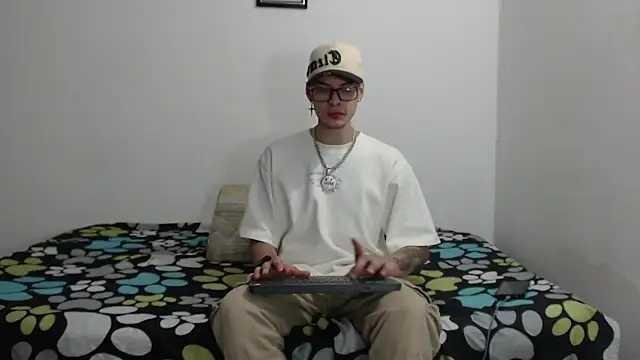 Snapshot of Vlad__night chatting on 29, 4, 2026 Vlad night online show from 29, 4, 2026