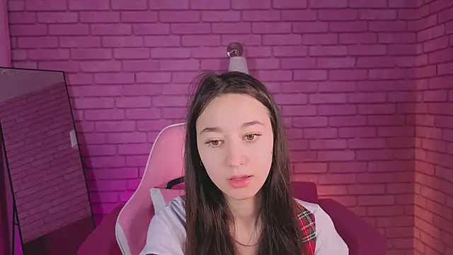 Nicole Brownie online show from 4, 4, 2026