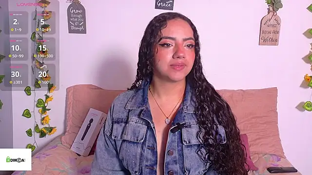 Snapshot of emiily_curly chatting on 25, 5, 2026 emiily curly online show from 25, 5, 2026