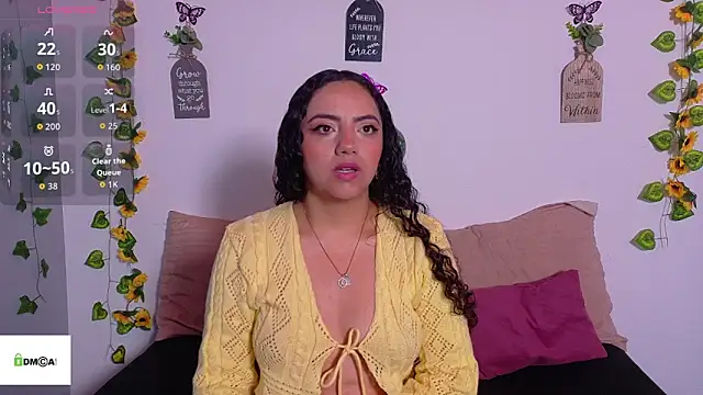 Snapshot of emiily_curly chatting on 14, 5, 2026 emiily curly online show from 14, 5, 2026