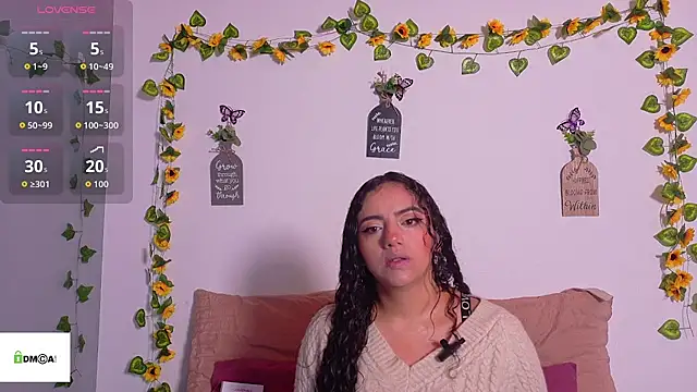 Snapshot of emiily_curly chatting on 6, 6, 2026 emiily curly online show from 6, 6, 2026