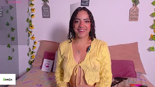 Snapshot of emiily_curly chatting on 26, 5, 2026 emiily curly online show from 26, 5, 2026