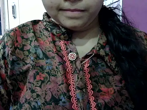 Cute Aliyaa online show from 1, 4, 2026