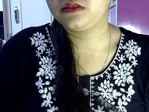 Cute Aliyaa online show from 26, 5, 2026